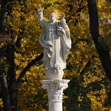 Mariánsky stĺp so sochou Immaculaty Spišská Nová Ves