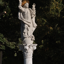 Mariánsky stĺp so sochou Immaculaty Spišská Nová Ves